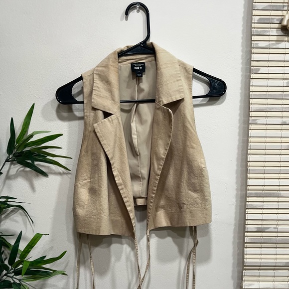 Sleeveless Blazer & Pant Set - Picture 5 of 8